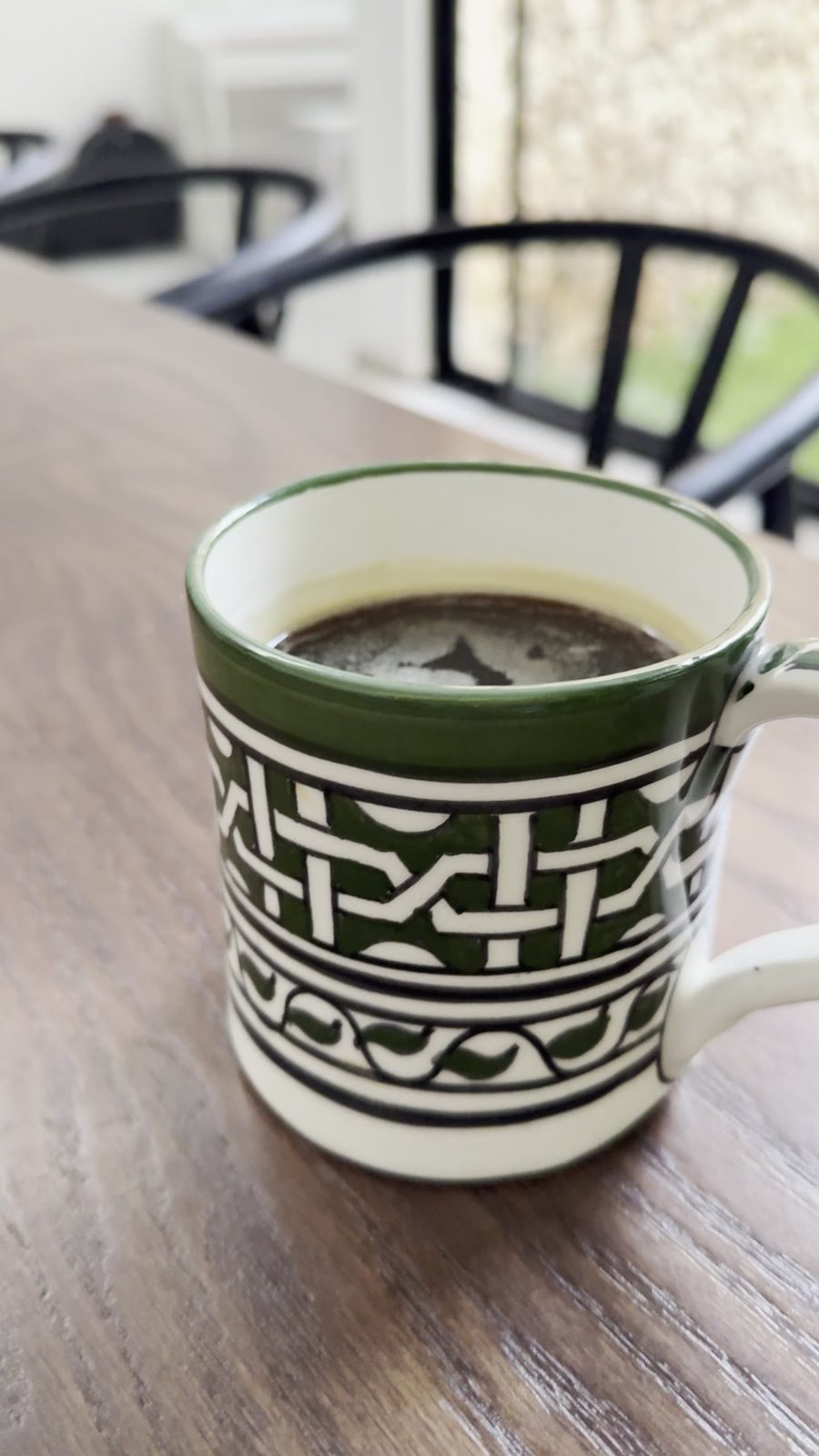 Taza de café recién molido en casa