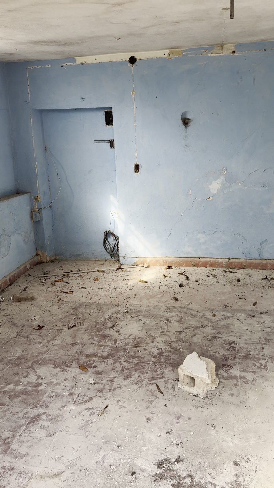 Cuarto vacío de una casa por remodelar